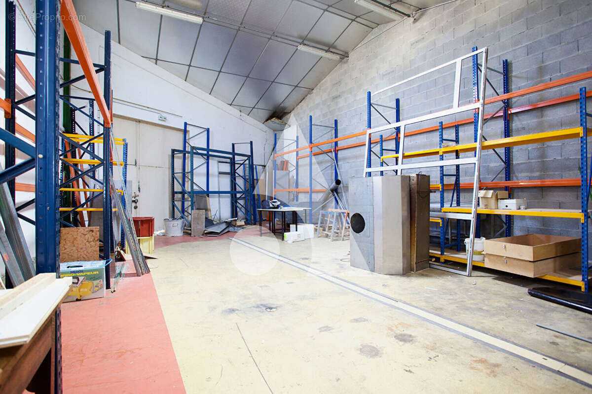 Commerce à SAINT-GEORGES-DE-RENEINS