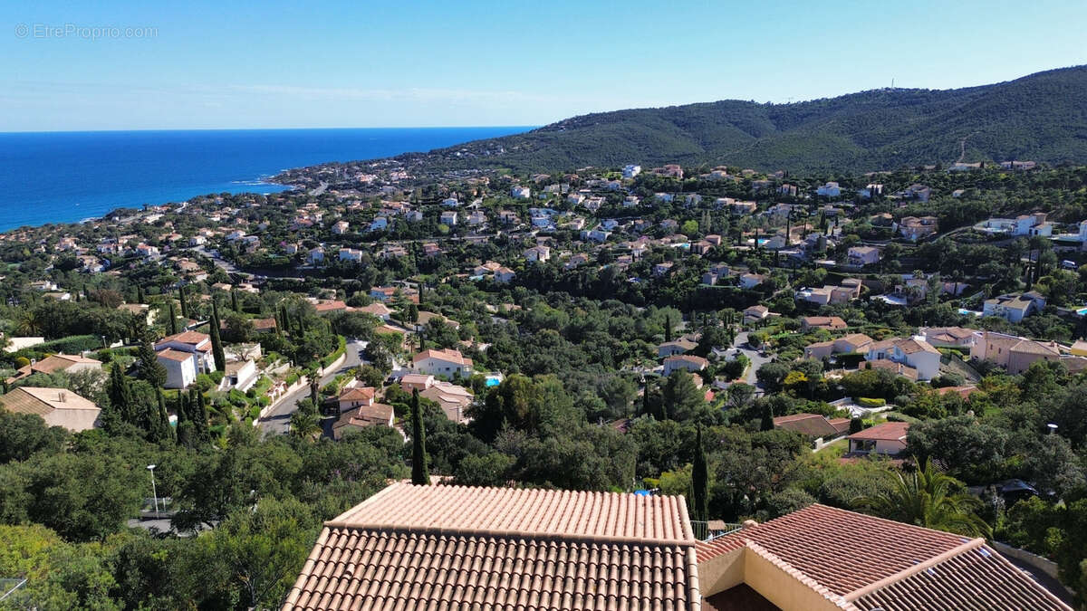 Maison à ROQUEBRUNE-SUR-ARGENS