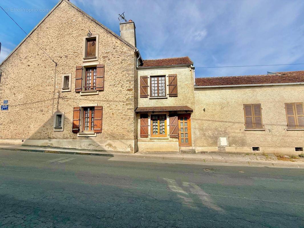 Maison à LA CHAPELLE-GAUTHIER