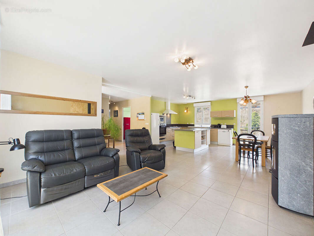 Maison à VERNOUX-EN-VIVARAIS