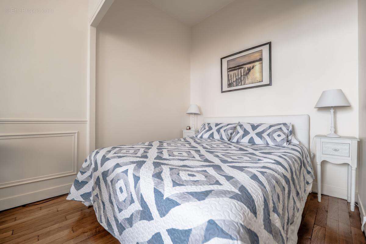 Appartement à PARIS-1E