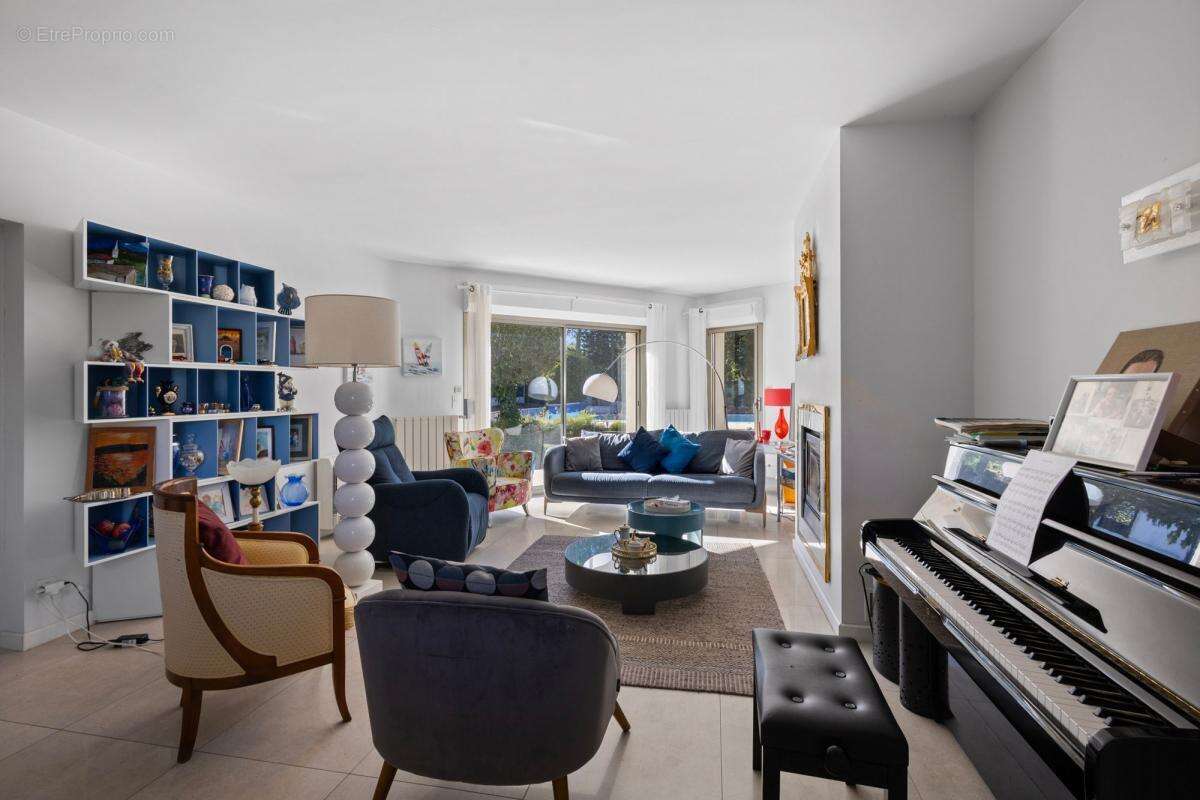 Maison à SAINT-CLEMENT-DE-RIVIERE