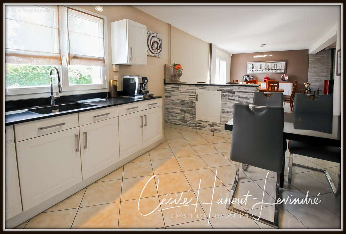 PLEINE-FOUGERES - Plein Bourg - 130 m2 - 4 chambres (dt 1 rdc) avec garage et dépendance - Terrain 777 m2 - photo 17