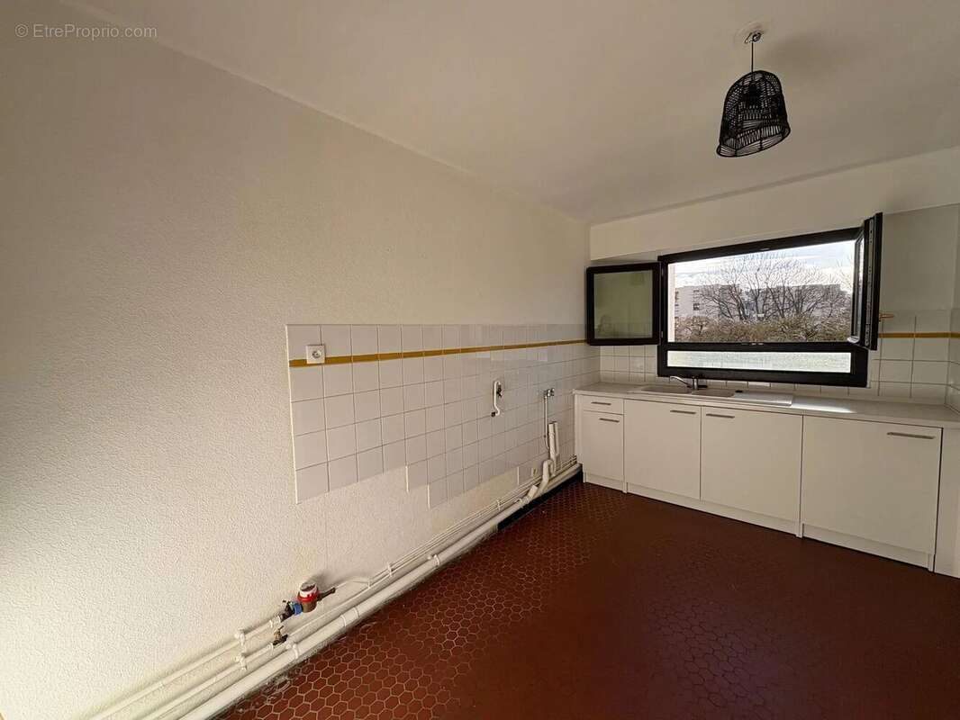 Appartement à LES CLAYES-SOUS-BOIS
