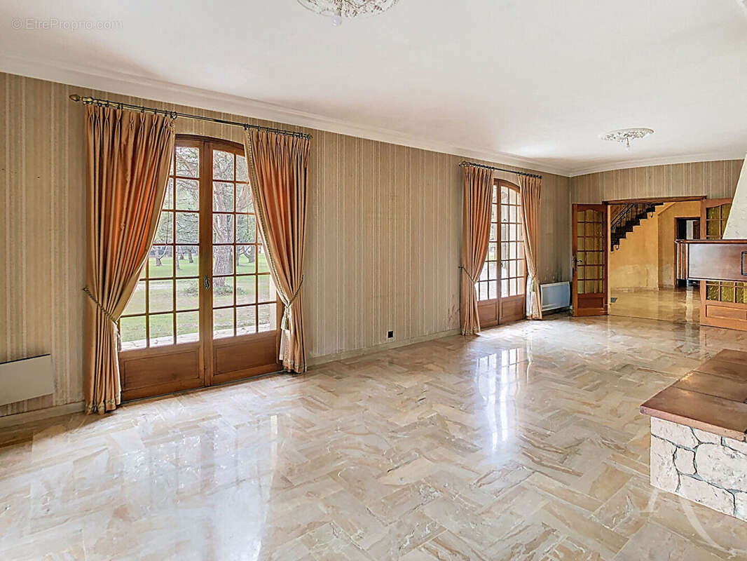 Villa T5 avec parc arboré de 1692m² , double garage- PINS JUSTARET - photo 17