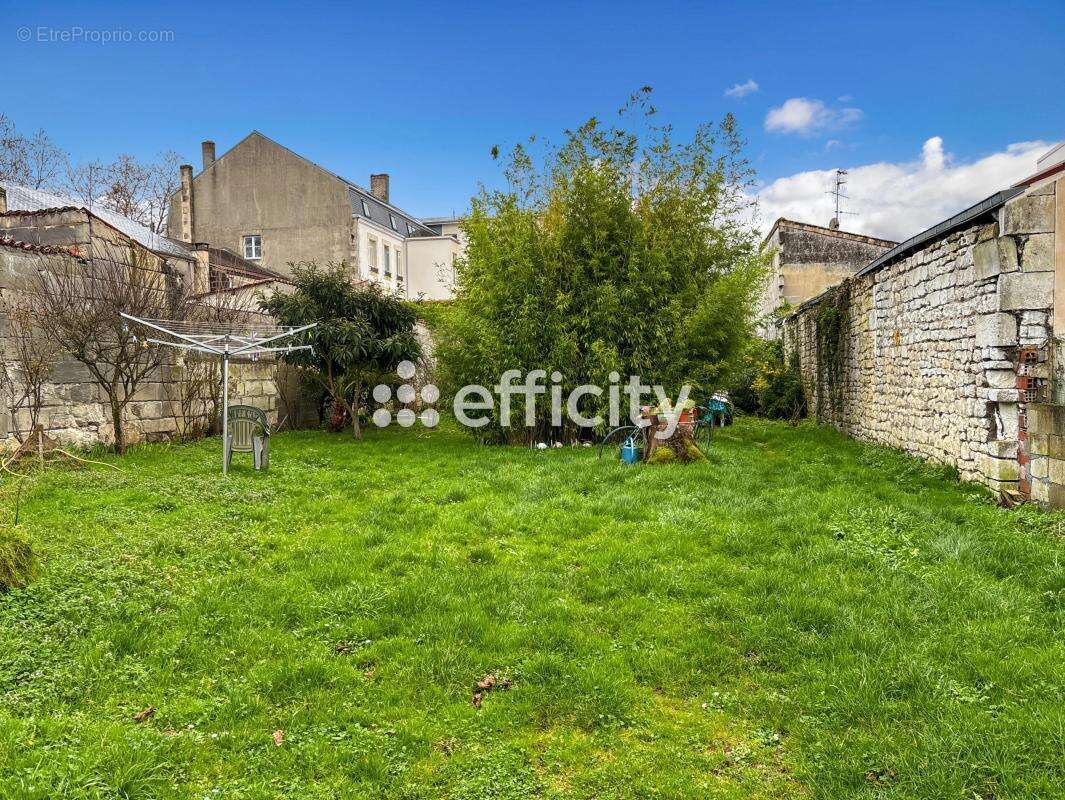 Appartement à SAINTES
