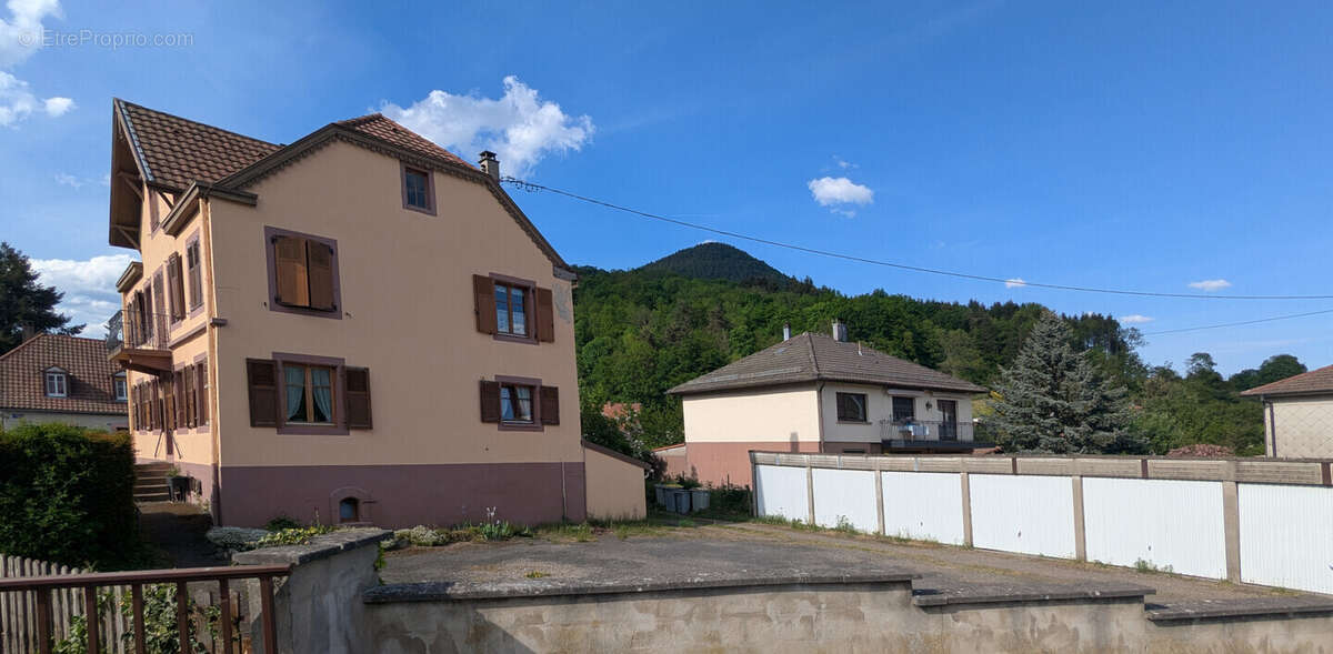 Pour investisseur : immeuble 2 appartements en location + 6 garages - photo 7