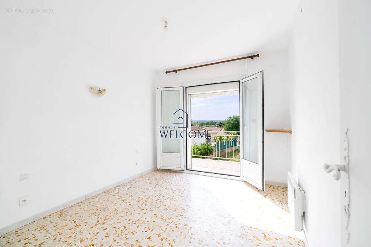 Appartement à UCHAUD