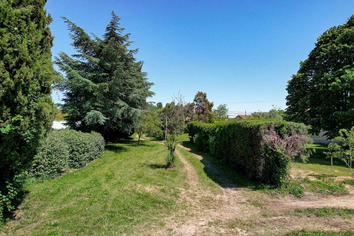 Terrain à SAINT-QUENTIN-LA-POTERIE