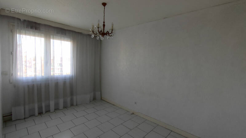 Appartement à vendre 3 pièces MEYZIEU (69) - photo 4