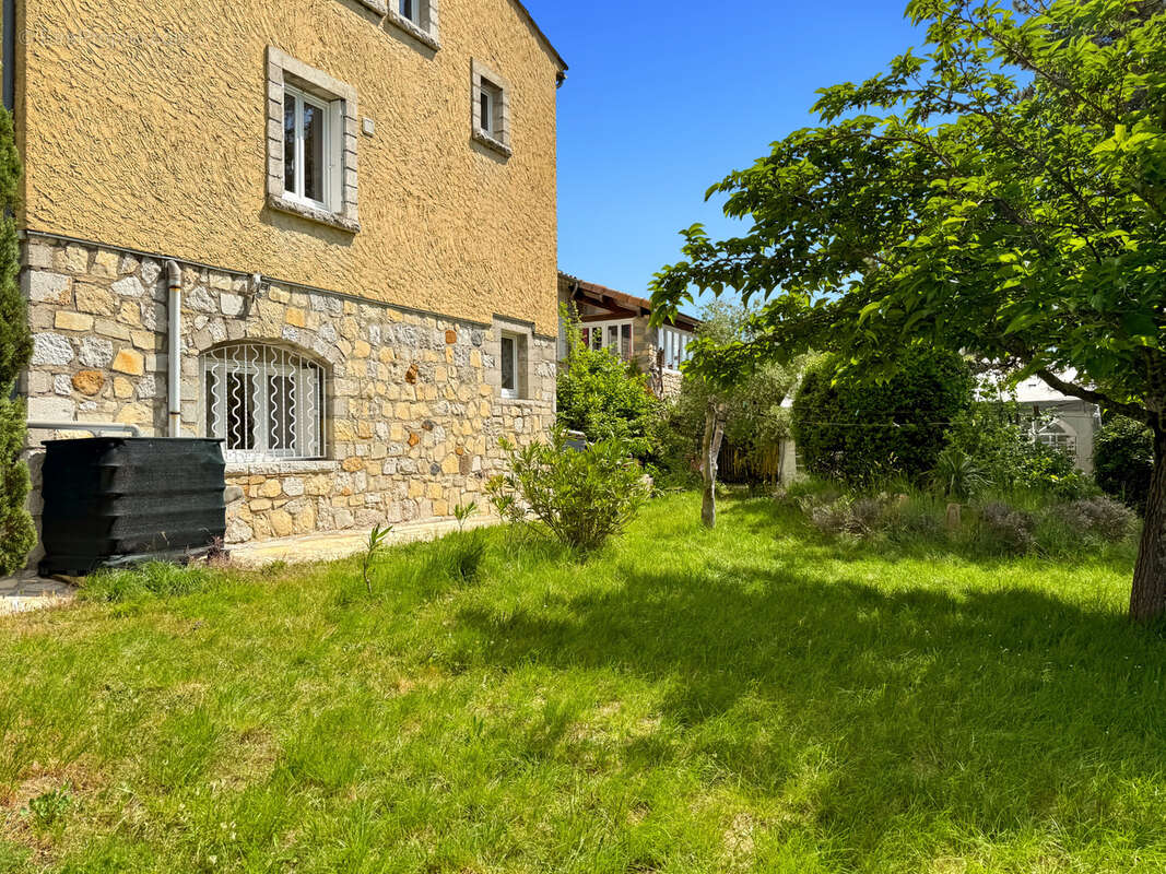 Maison à VILLENEUVE-DE-BERG