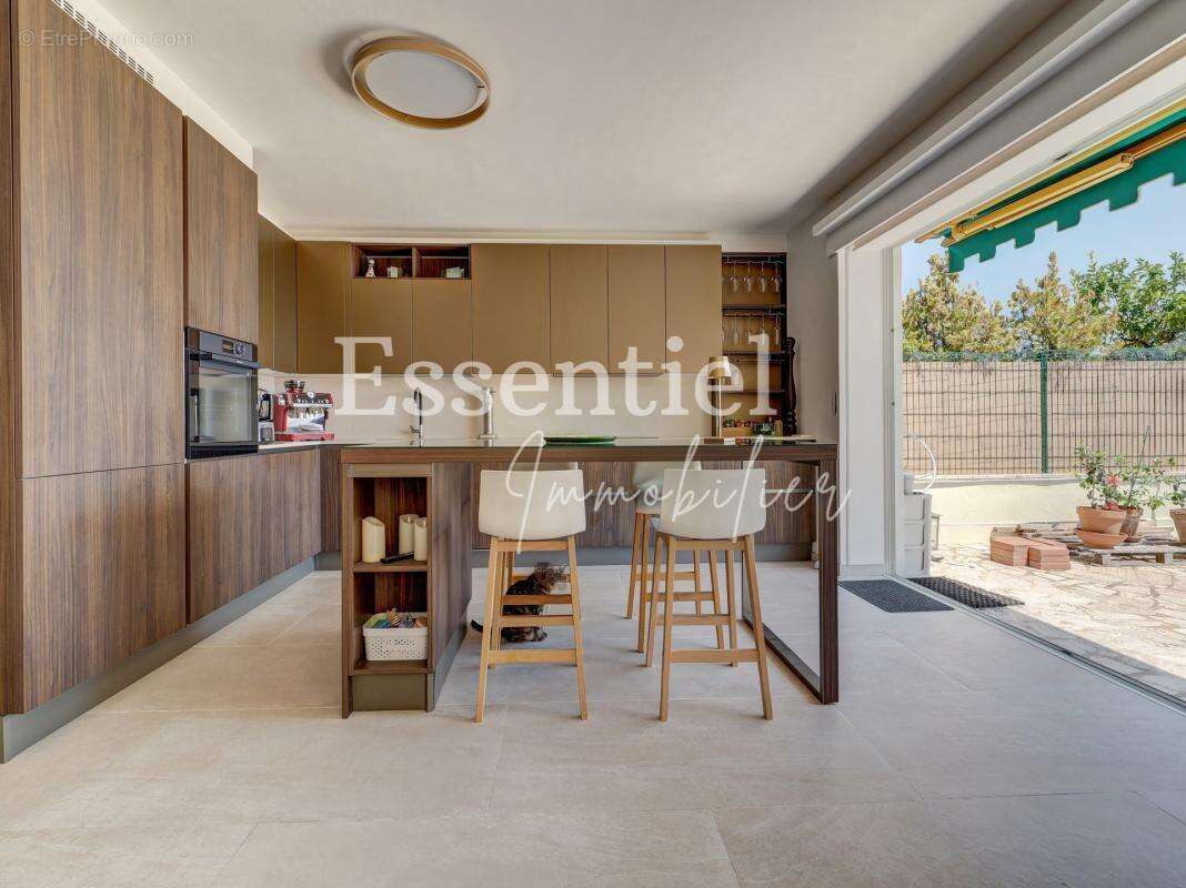 VILLEFRANCHE-SUR-MER  Appartement-villa de 107 m² avec plus de 300 m² de jardin - photo 7