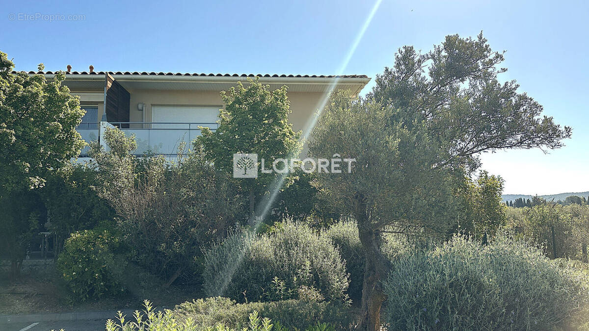 Appartement à LA FARE-LES-OLIVIERS