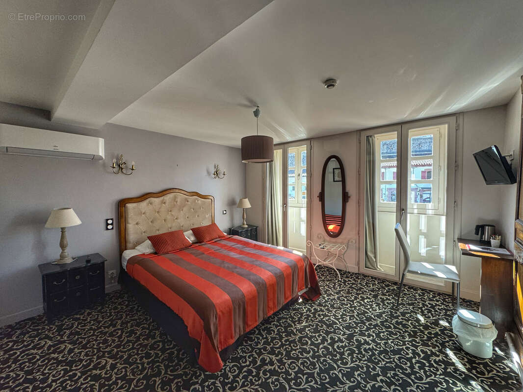 Commerce à SAINT-JEAN-PIED-DE-PORT