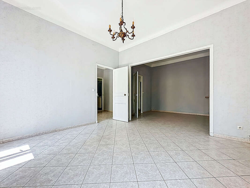 Appartement à MARSEILLE-5E