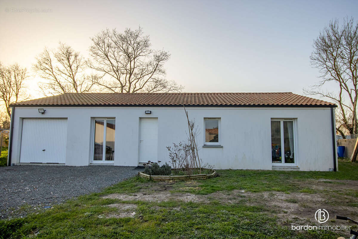 Maison à CHATEAUNEUF