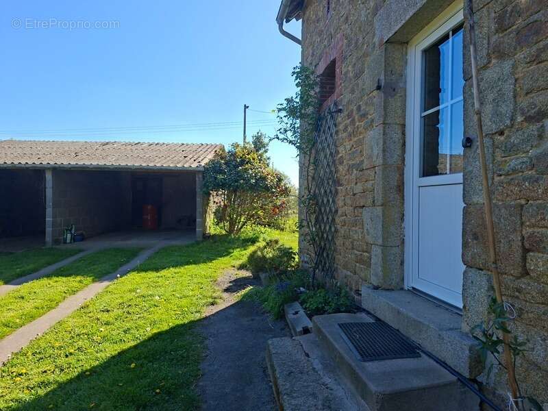 Maison à SAINT-DENIS-DE-GASTINES