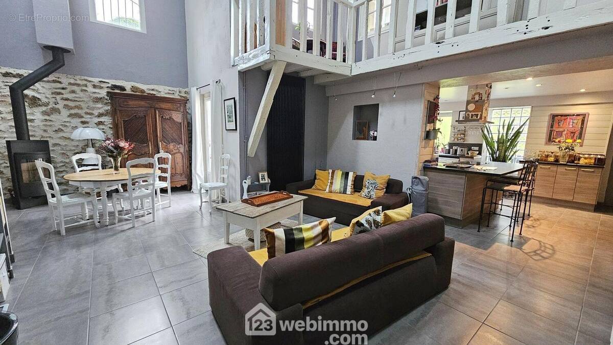 Un magnifique séjour lumineux. - Maison à SOISY-SUR-SEINE