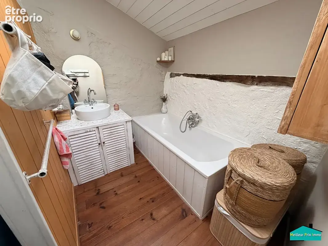 Maison en pierre, du charme et des beaux espaces extérieurs. - photo 6