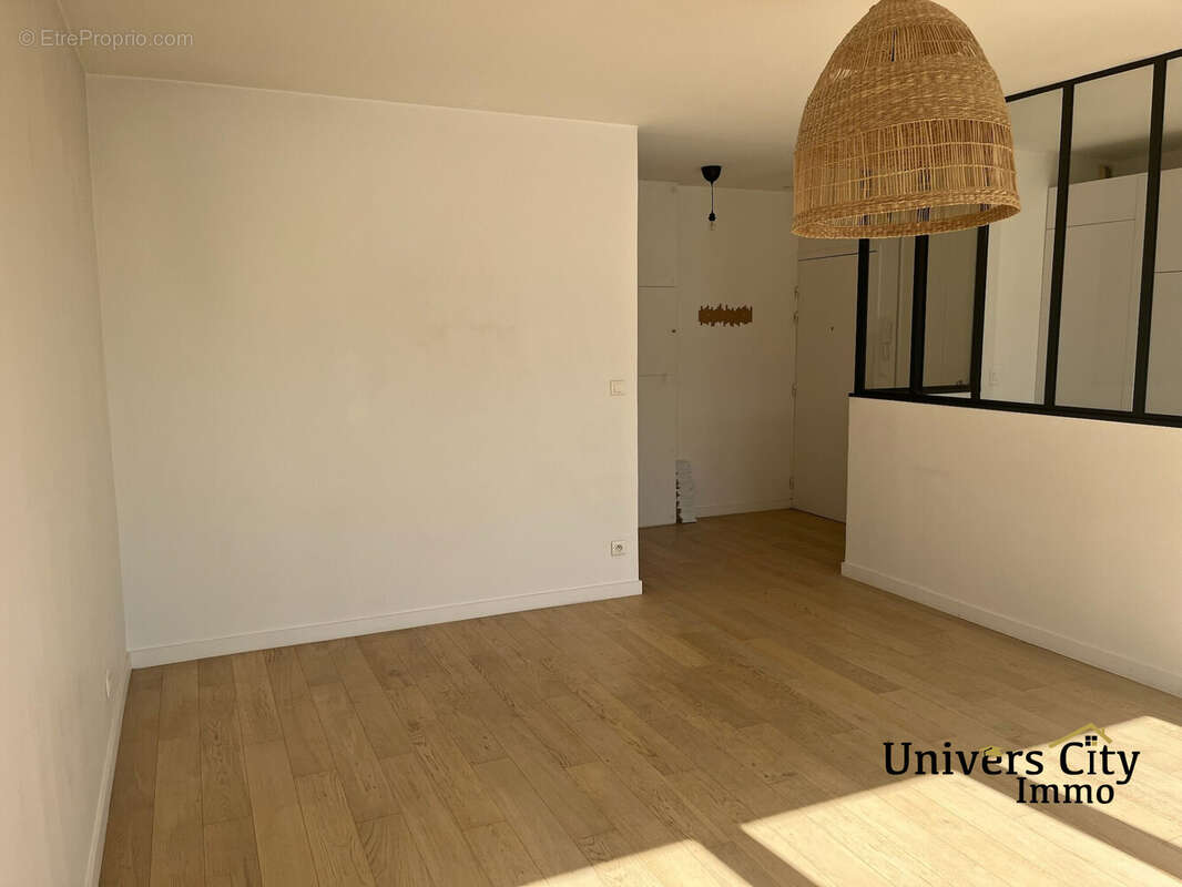 autre vue séjour vers entrée - Appartement à NANTES