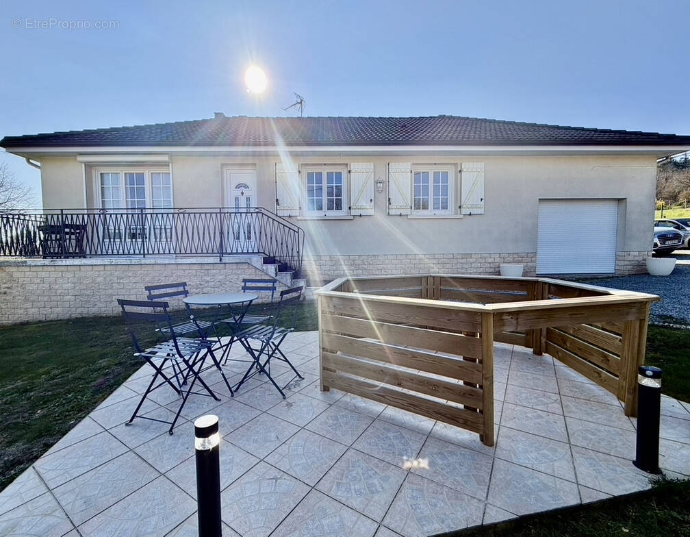 Maison à COMPREIGNAC