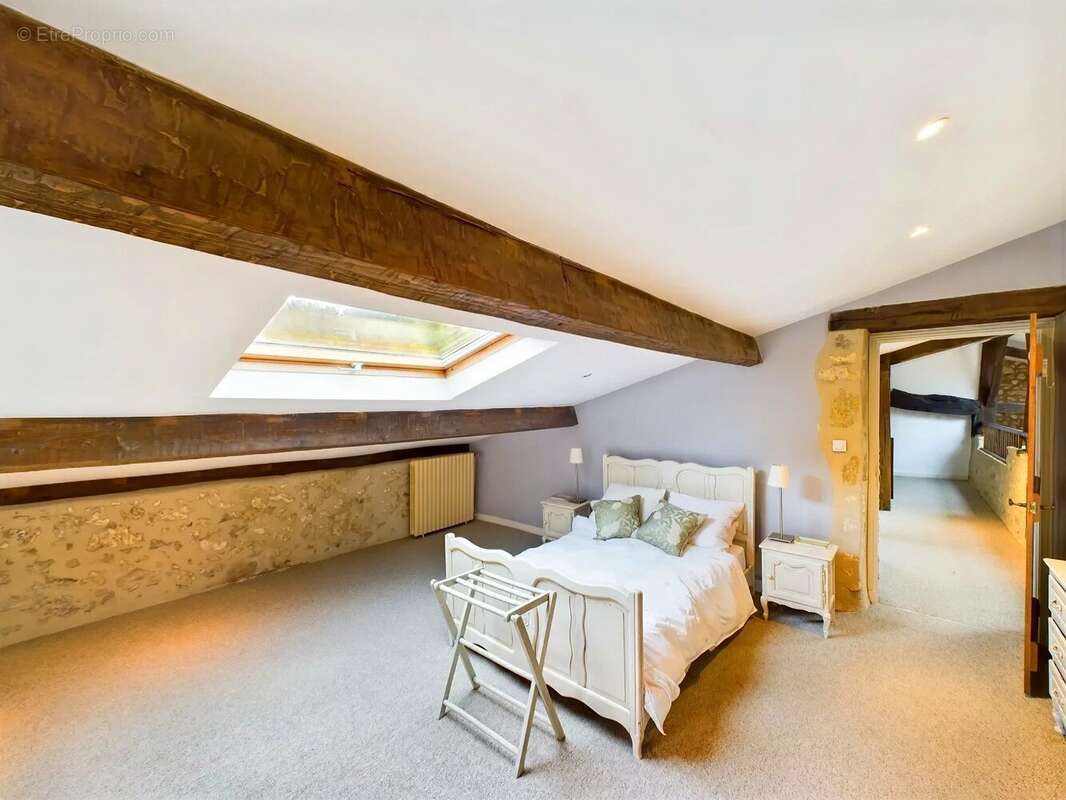 Maison à PESSAC-SUR-DORDOGNE