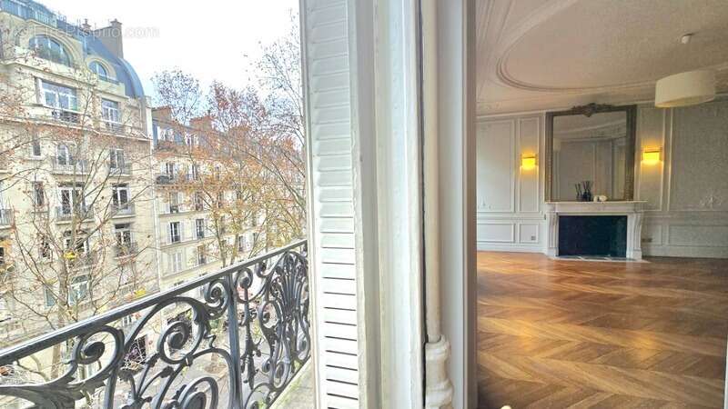 Appartement à PARIS-7E
