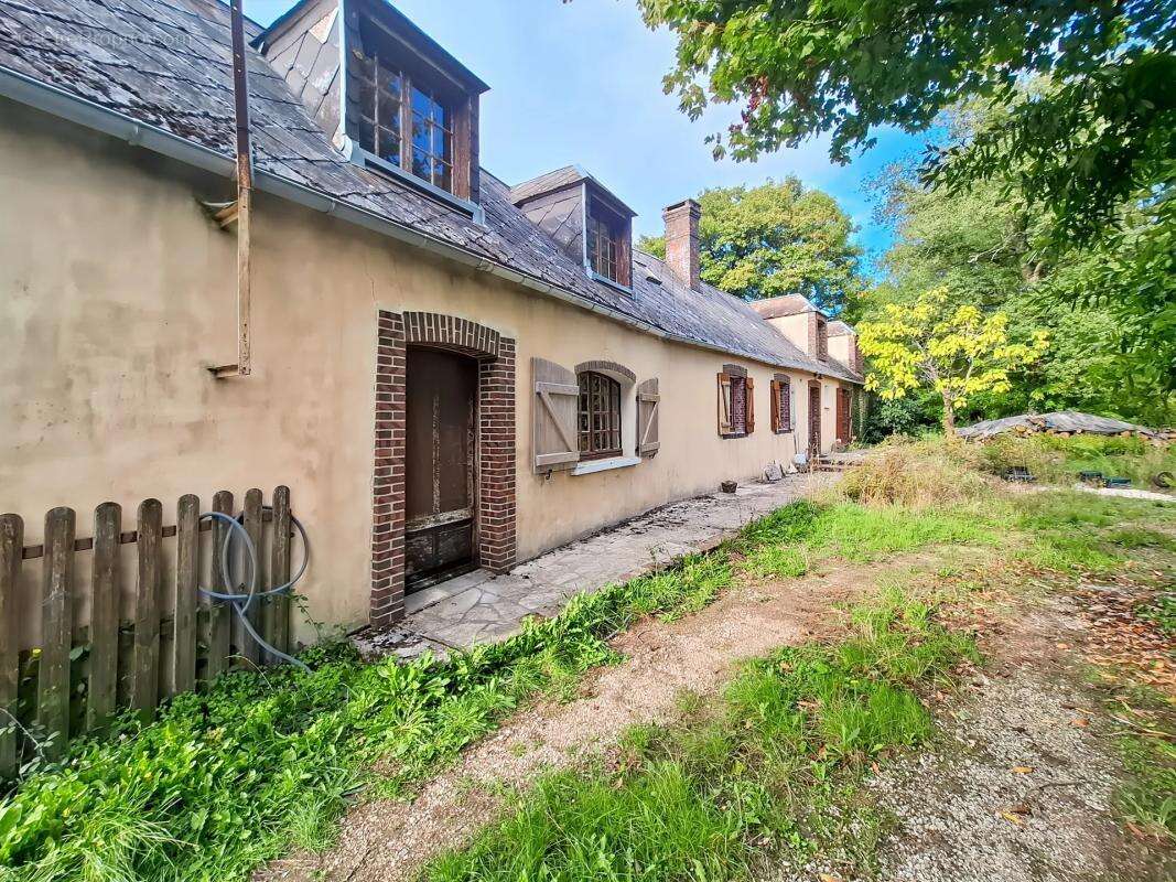 Maison à CHAMPROND-EN-GATINE