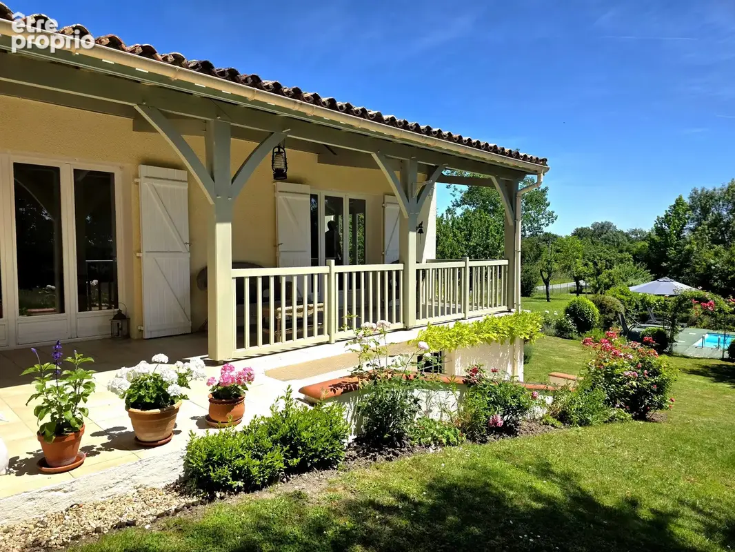 Charmante maison familiale avec piscine et terrasse, grand jardin et belles vues dégagées - photo 16