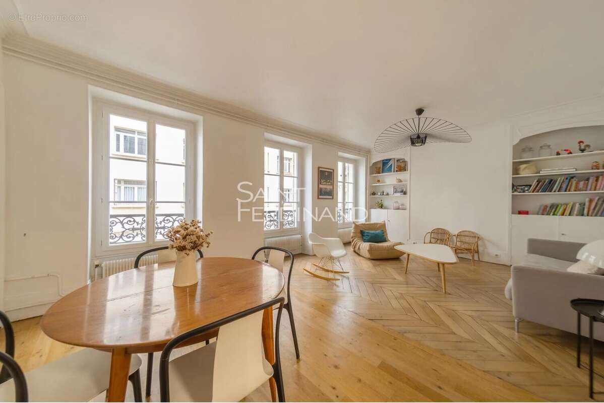Appartement à PARIS-17E