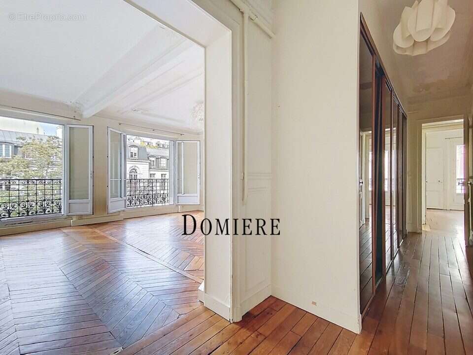 Appartement à PARIS-17E