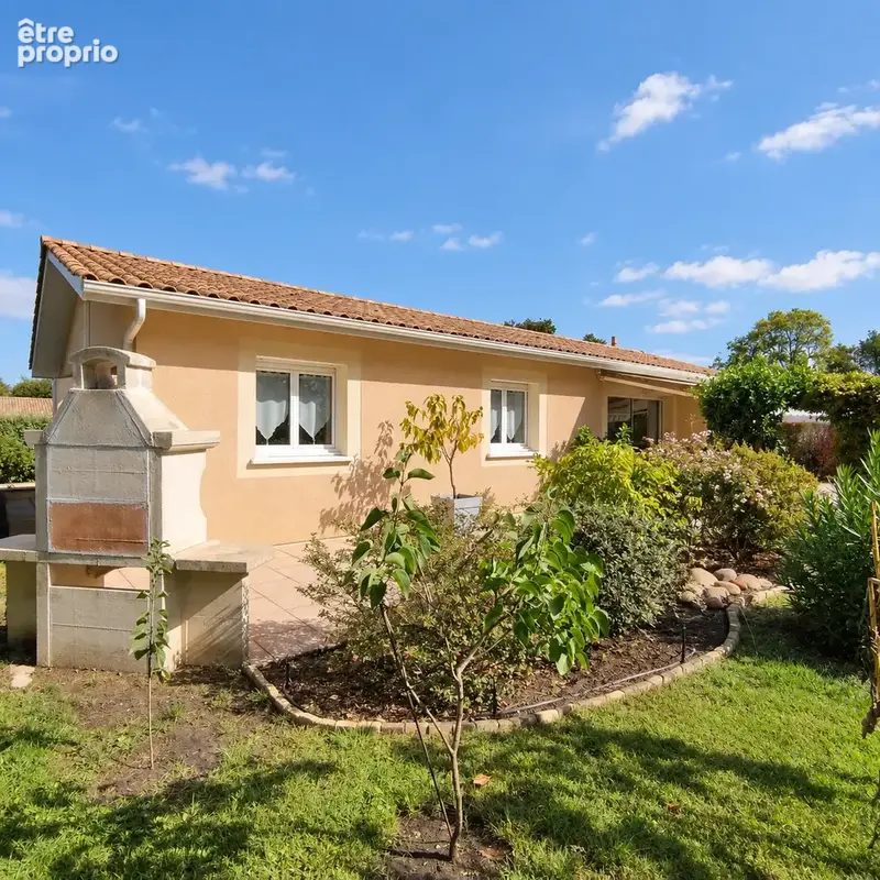 Maison de plain pied de 114m2  avec 3 chambres et bureau sur jolie terrain de 880 m2 dans un quartier calme. - photo 3
