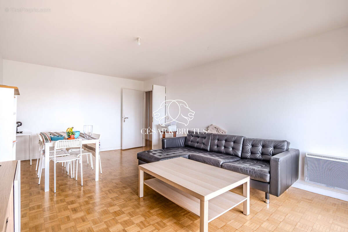 Appartement 68 m² à La Garenne-Colombes  - photo 2