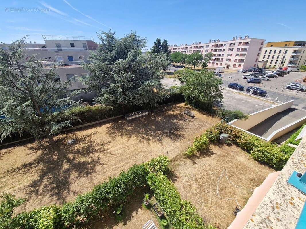 Appartement 84 m² à Decines-Charpieu  - photo 14