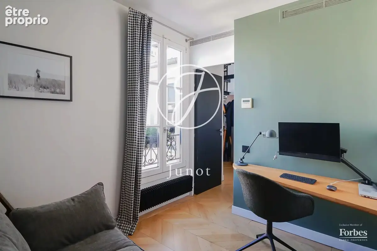 Paris 7e - GROS CAILLOU - Duplex à vendre - 4/5 pièces - 101,31m² Carrez - 131,07m² au sol - 2 chambres - 1 bureau - dernier éta - photo 12