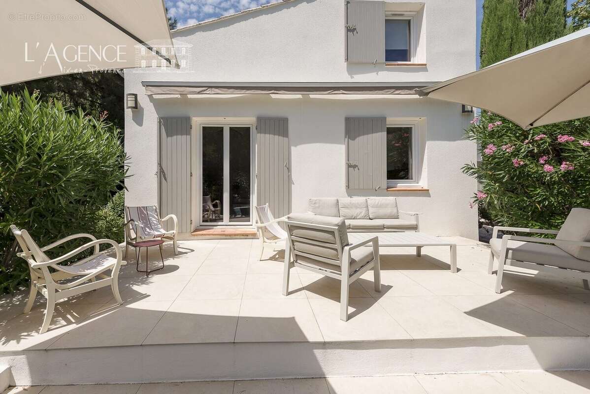 Maison 119 m² à Saint-Marc-Jaumegarde  - photo 4