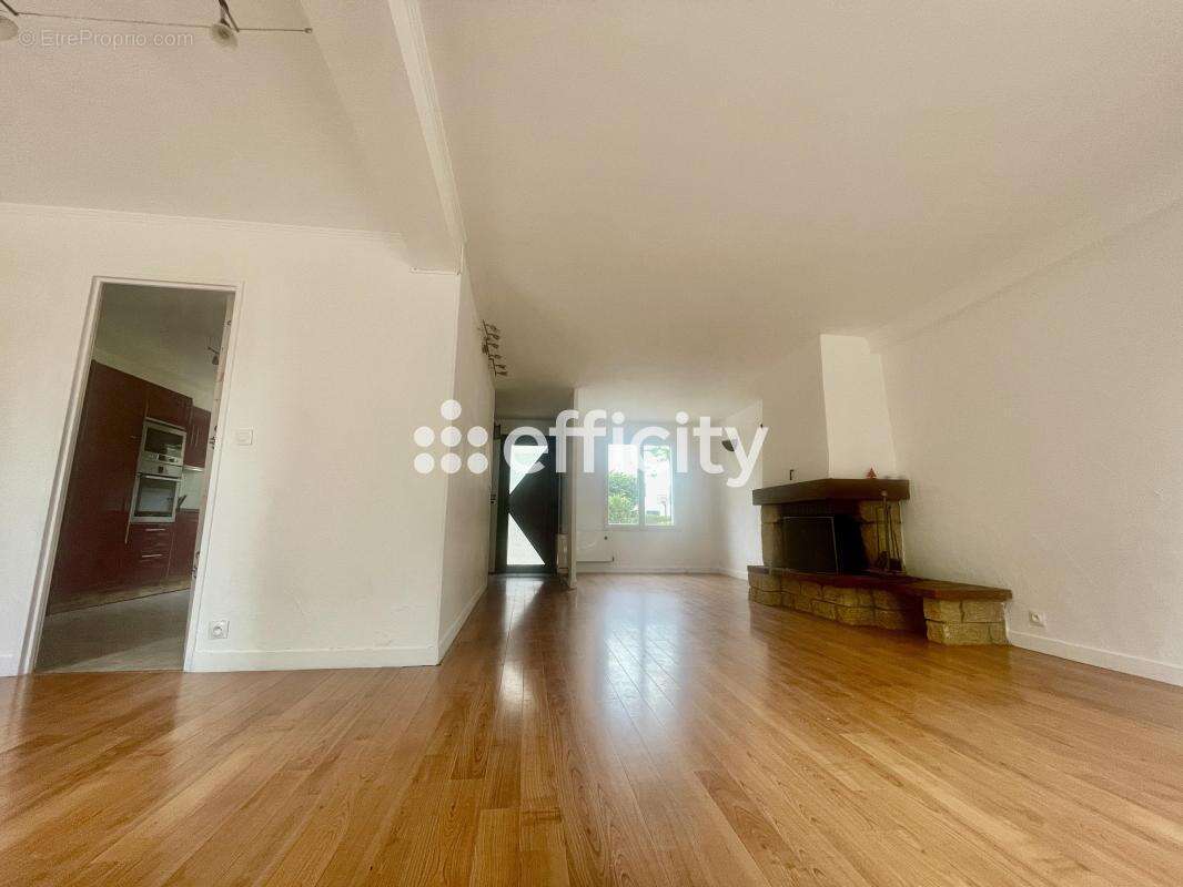 Maison 168 m² à Savigny-Le-Temple  - photo 15