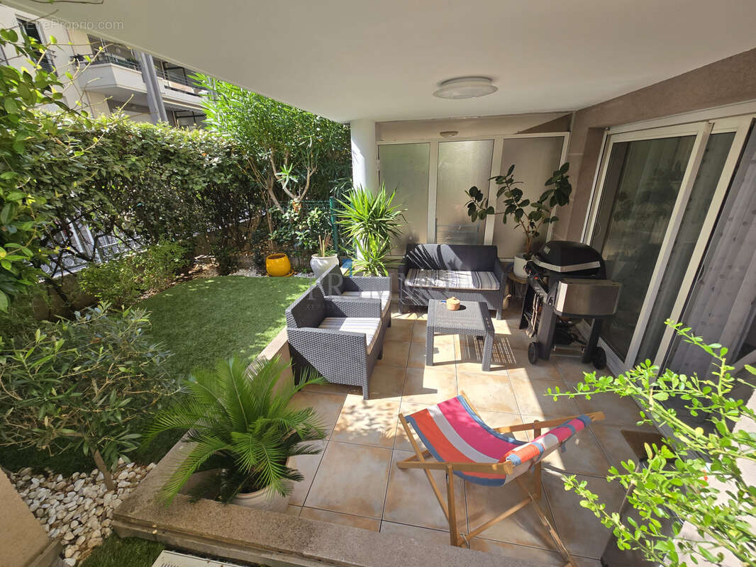 St raphael - t3 75m2 rdjardin + garage - photo 6