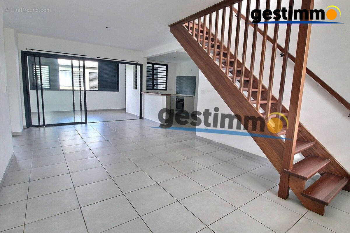 Appartement à REMIRE-MONTJOLY