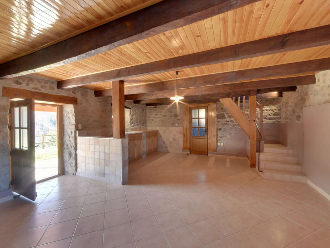 Maison à SAINT-BARTHELEMY-LE-MEIL