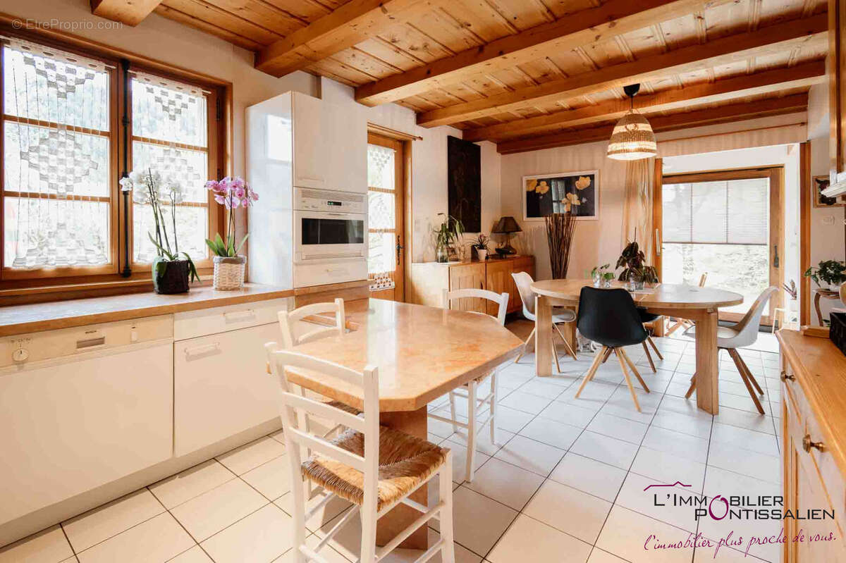 Maison à MAISONS-DU-BOIS-LIEVREMONT