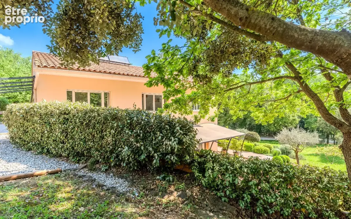 Domaine à vendre à Rousset à 15 minutes d'Aix-en-Provence - 8 000 m² - plusieurs logements - 262 m² habitables - calme absolu -  - photo 32
