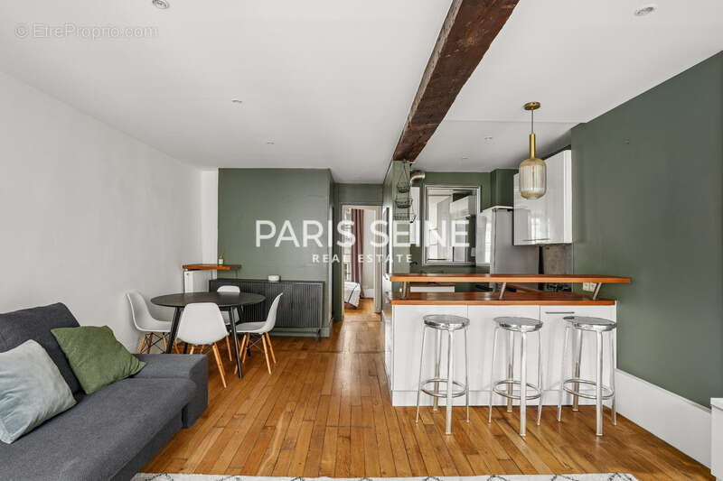 Appartement à PARIS-1E