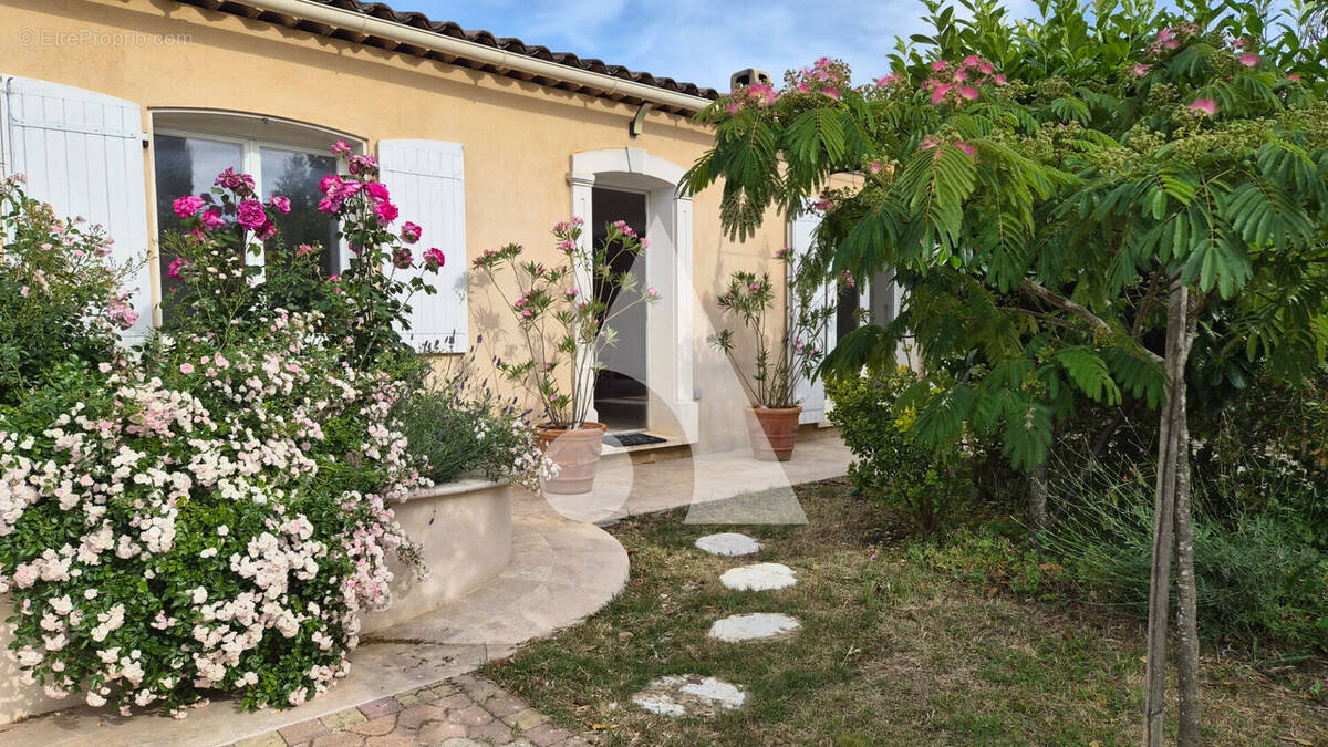 Maison à TAVERNES