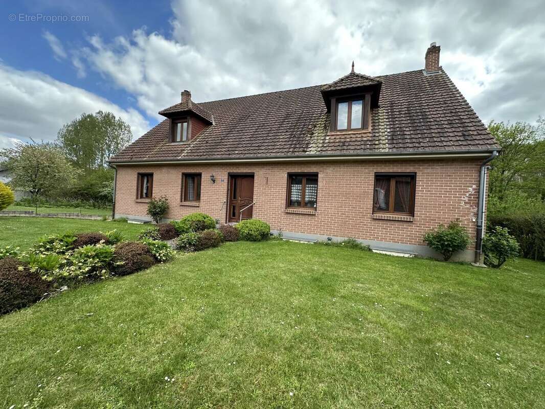 Maison à HANGARD