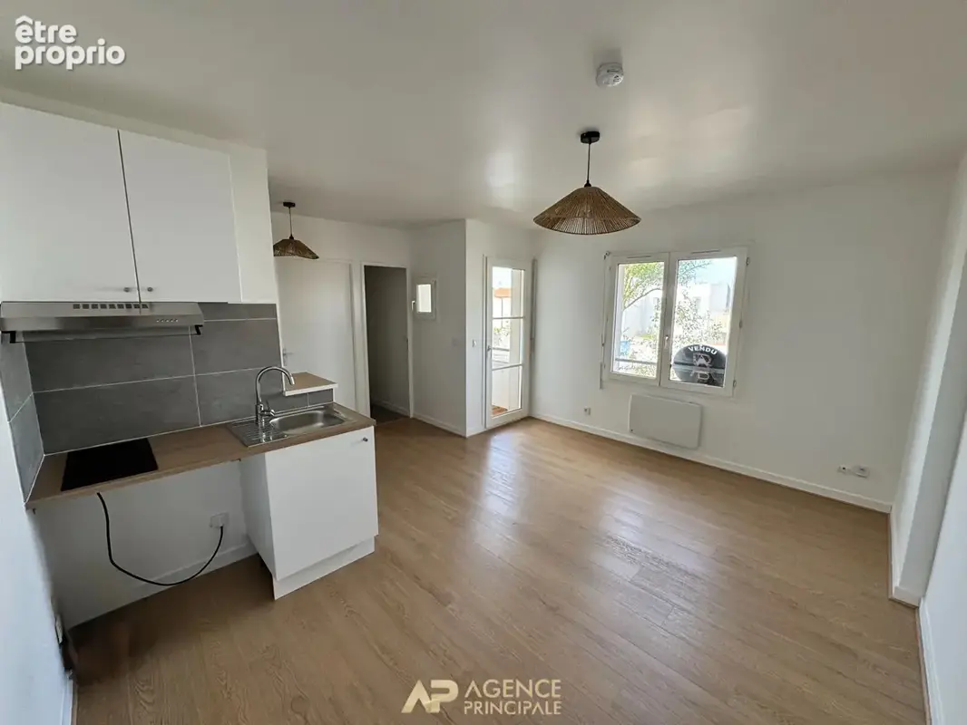 Appartement - 1 pièces - 25 m2 - Balcon - La Rochelle les Minimes - photo 2