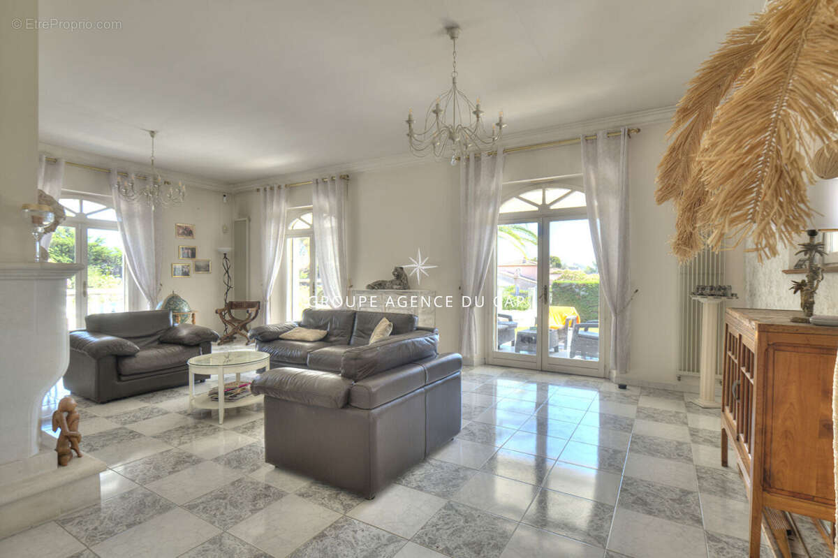 Saint Raphaël Boulouris, Villa 262m² proche commerces - photo 8