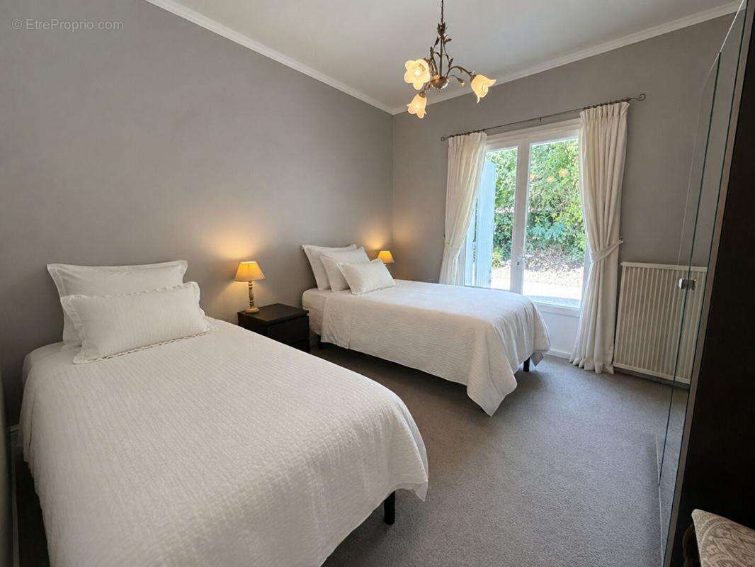 Élégant manoir avec maison d'amis, 11 hectares et vue panoramique - photo 16