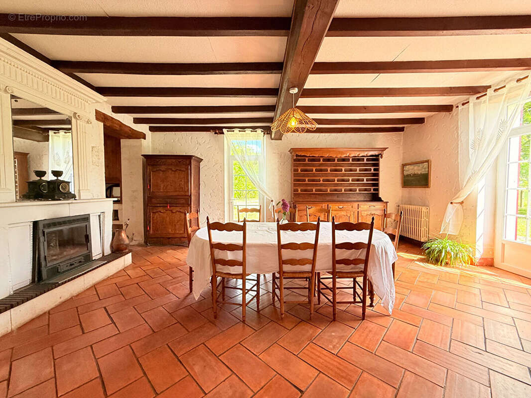 Maison à BARBEZIEUX-SAINT-HILAIRE