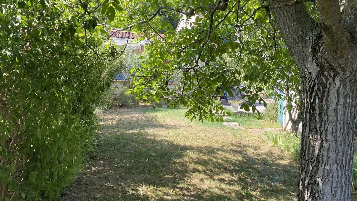 Villa quatre chambres, jardin, garage sur terrain de 612m² - photo 2